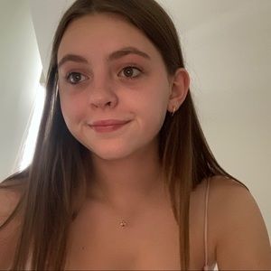 Meet your Posher, Alejandra